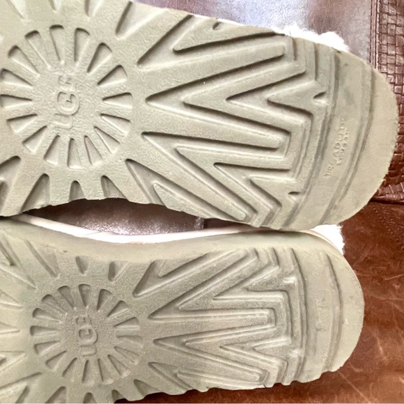 UGG Australia Shimmering Metallic Pink Booties With Fuzzy Bow Size 6 - Picture 7 of 9